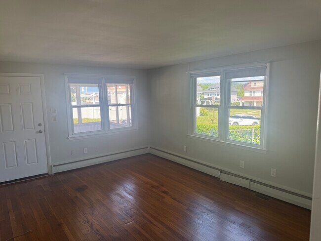 Sala de estar - 115 Whelen Ave Unidad 1