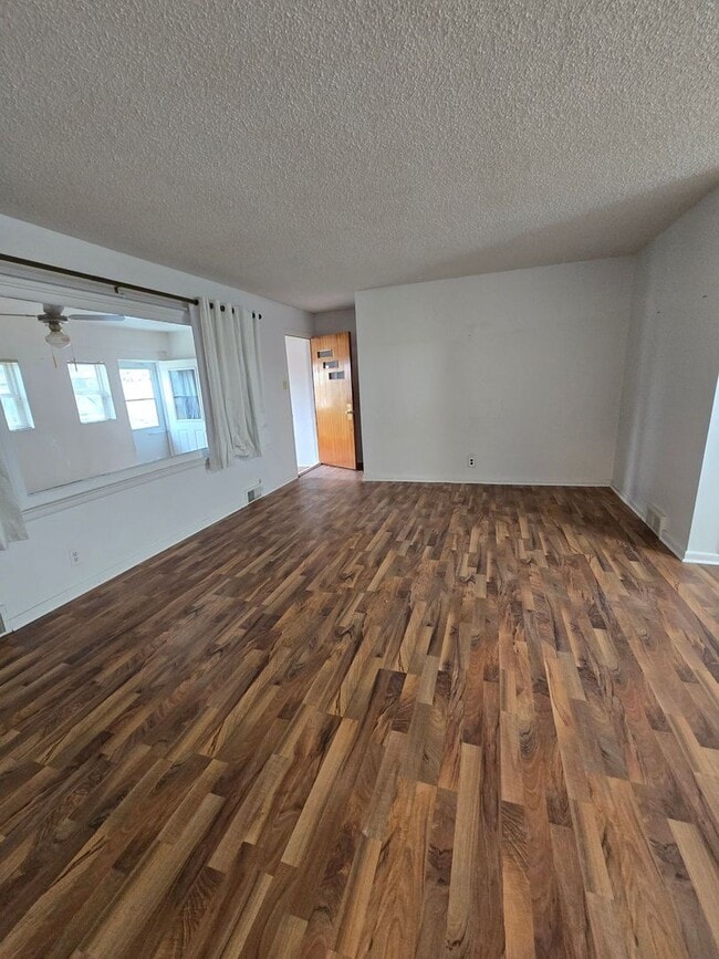 Photo - Eastside 4 BD w/garage