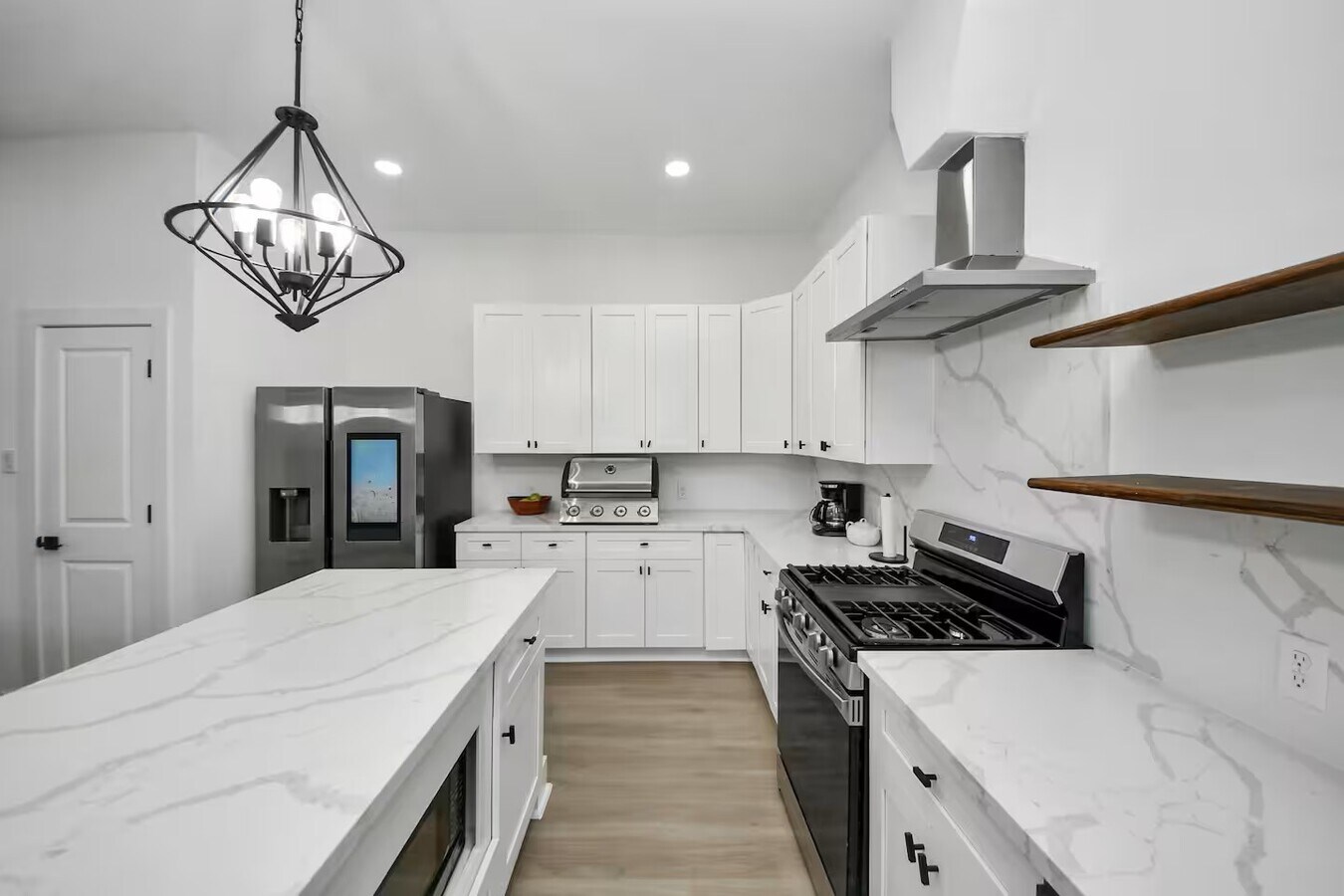 Photo - 6747 Peerless St