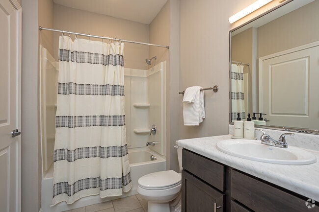 1BR, 1BA - 670SF