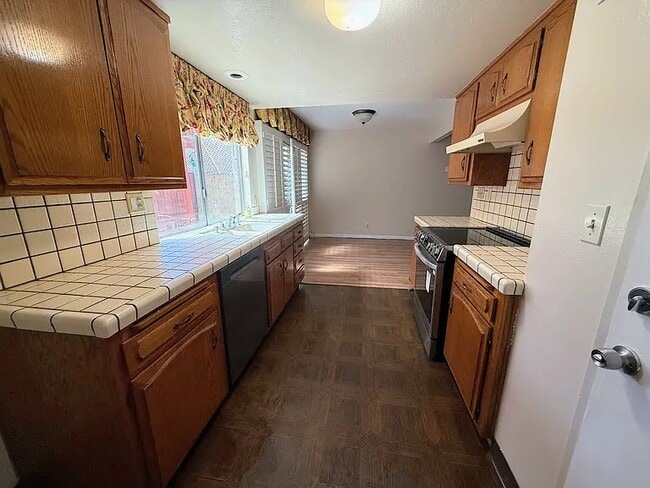 1134 W Huntington Dr