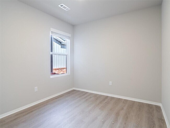 Photo - 6507 NW Gregory St