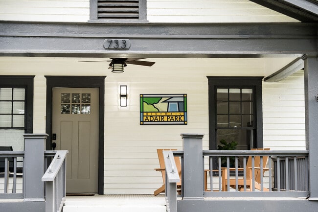 Photo - 733 Bonnie Brae Ave SW