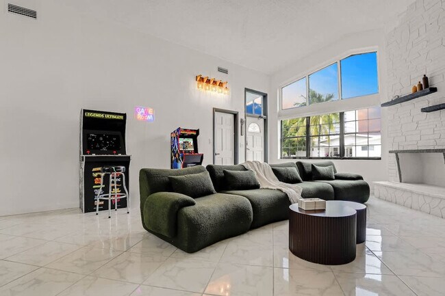 Photo - 20140 NE 25th Ct Unit ID1372364P