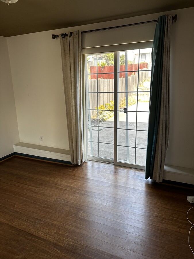 1st bed room - 1958 44th Ave Unit Ocean Beach In-law Apt