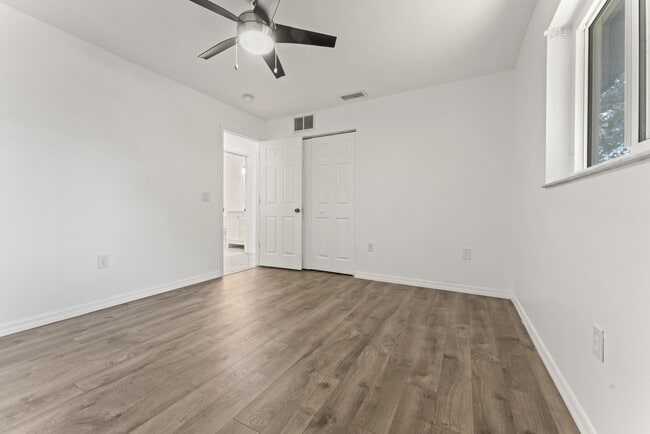 Photo - 4404 Meadow Creek Cir