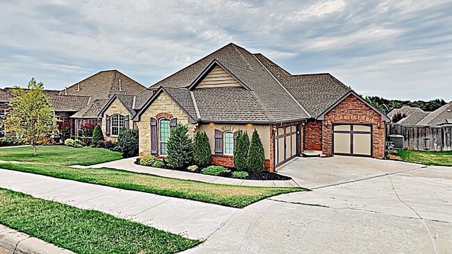Photo - Stunning 5 Bedroom In Edmond With Bonus Room and Study