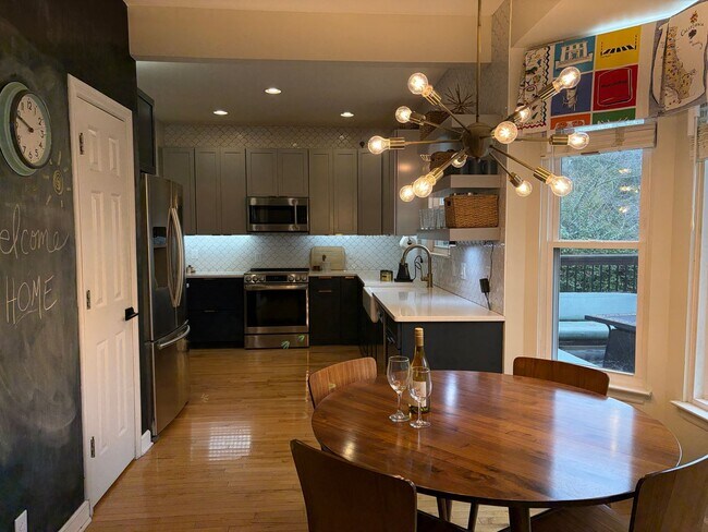 Photo - 4 Bedroom! Walk to Jim Warren Park, Frankl...