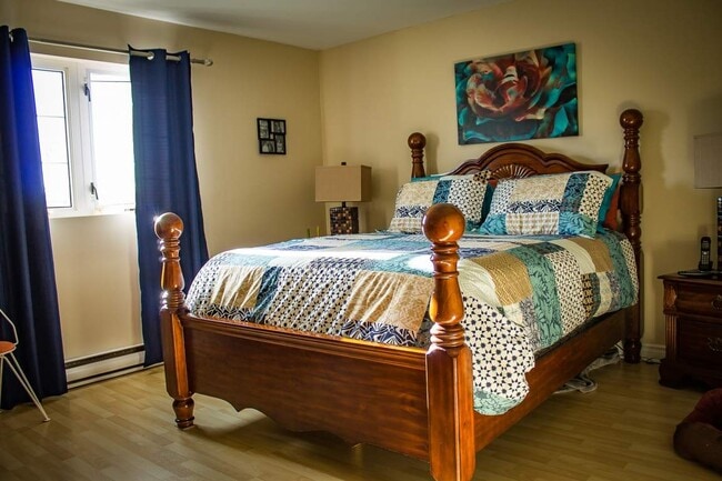 Photo - 715 & 735 Laurier Street