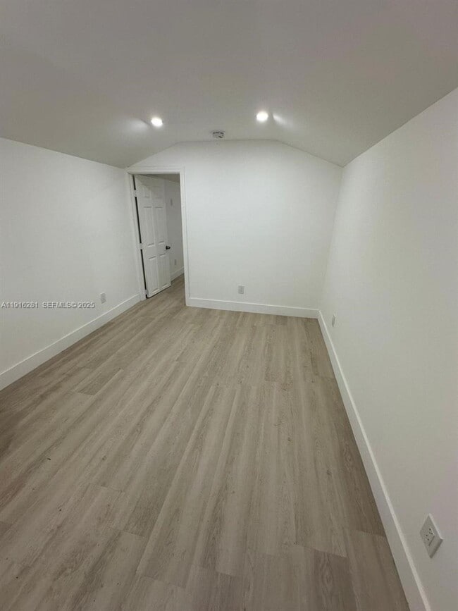 Photo - 141 NE 14th St Unit 1