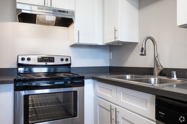 2BR, 2BA - Fieldstone