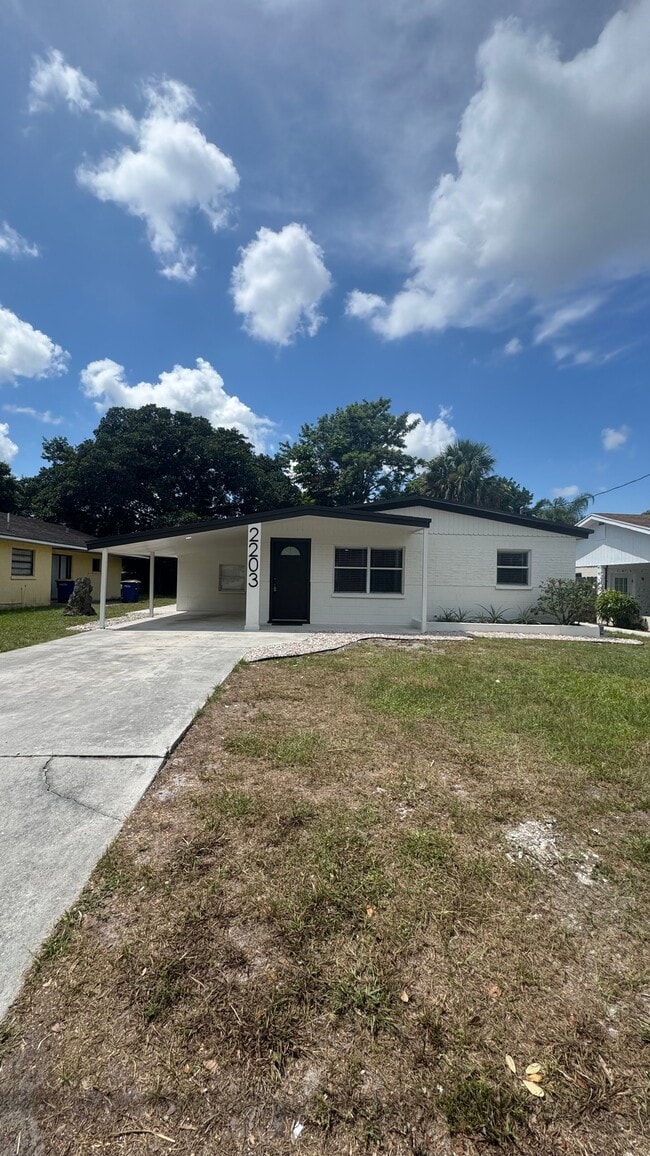 Photo - 2203 Ave Q