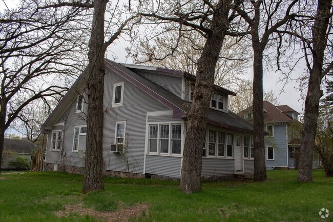 Building Photo - 601 2nd Ave S Rental
