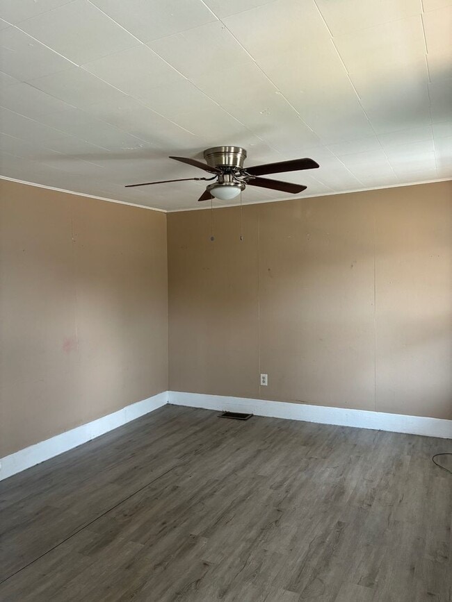 Photo - 206 W 32nd St