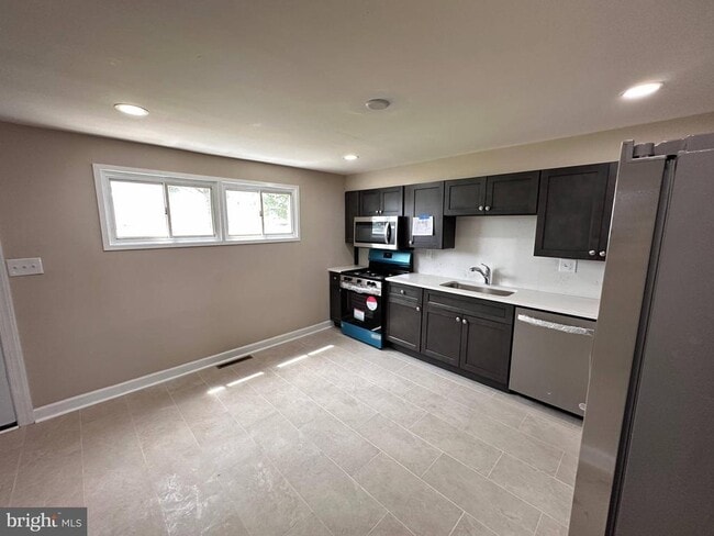 Photo - 8039 Gough St