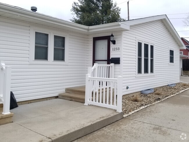 Building Photo - 1233 13th St Rental