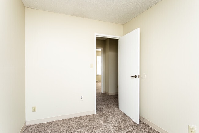3BR, 1BA - 919 SF - Townhome B