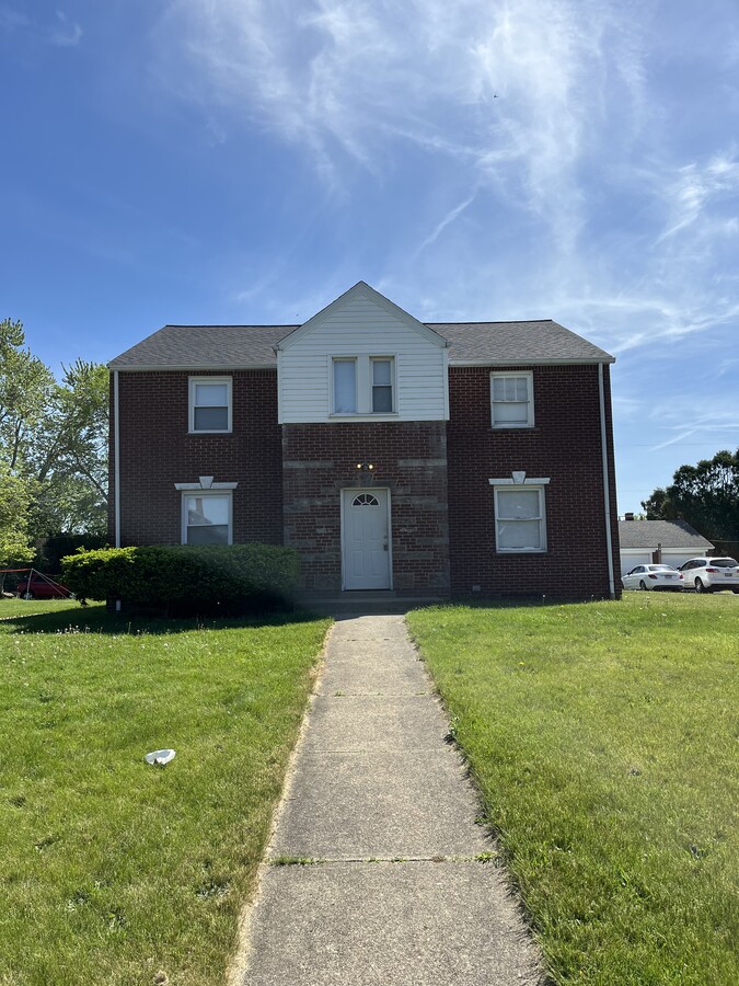 Photo - 122 Poplar Ave NW