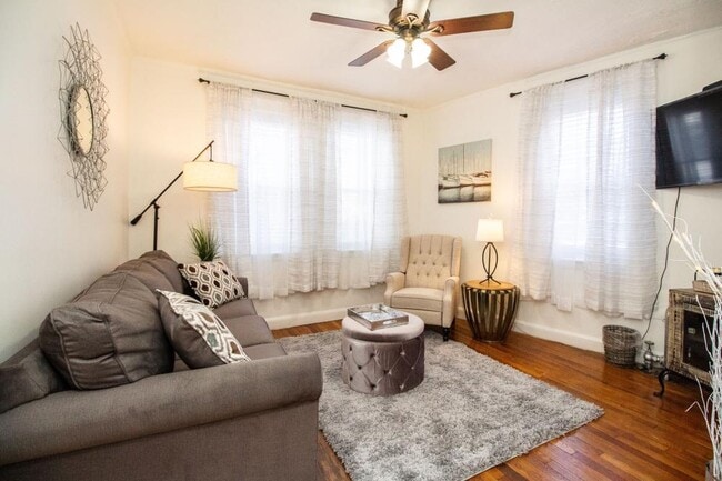 Building Photo - 1 bedroom in Brookline MA 02446 Unit 1 Rental