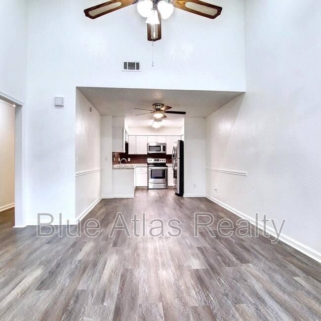 Photo - 916 Hilltop Dr