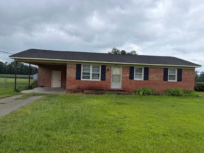 Building Photo - Cute Brick House w/ 3 BR | 1.5 BA in Goldsboro *Pikeville school district*