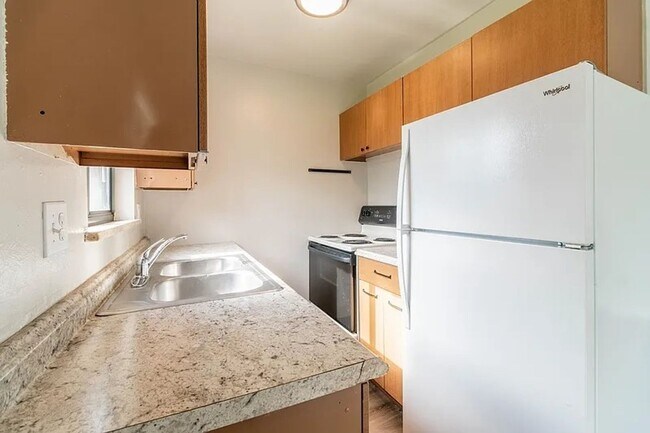 Photo - Miller Court Apartments - Security Deposit As Low As $0! LIMITED TIME 1-Month Free! Unit 688 - 1