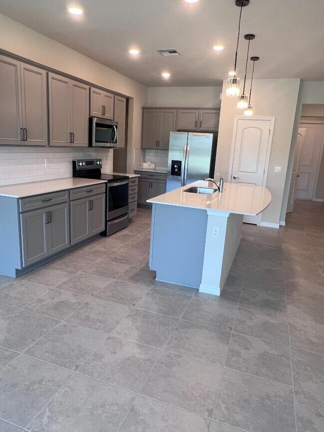 2280 Appleton Cir S