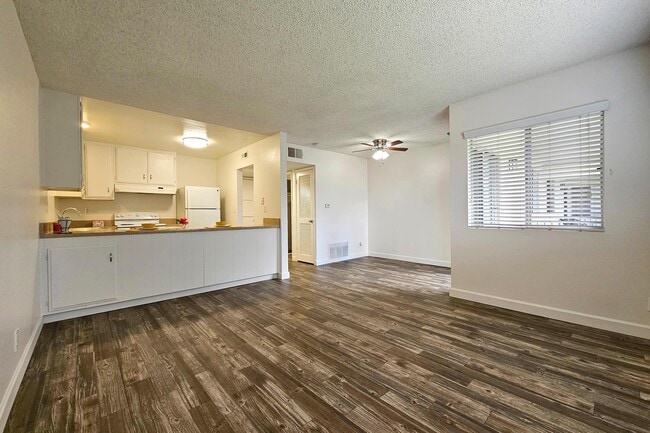 Photo - La Mesa Spring Gardens