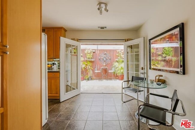 Photo - 1203 S Rimpau Blvd