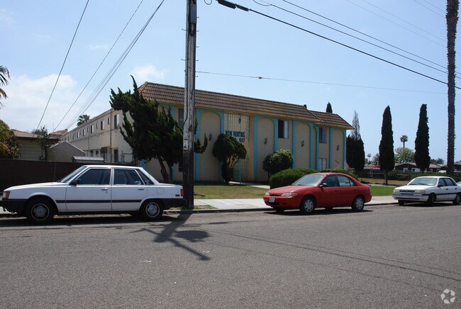 Photo - 576 Flower St