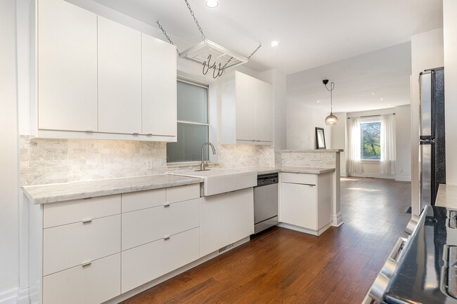 Photo - 114 Shaftesbury Ave