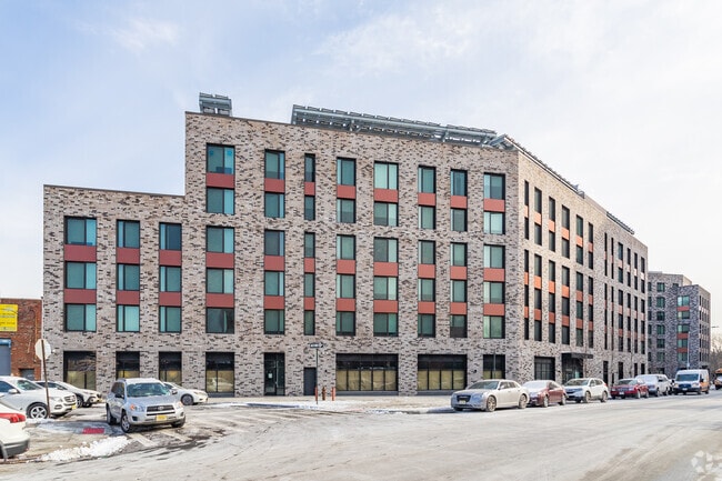 Photo - 875 Erskine Street