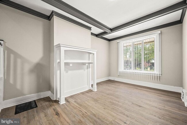 Photo - 5011 Larchwood Ave