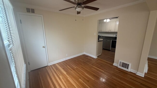 Photo - 1410 Akron Dr