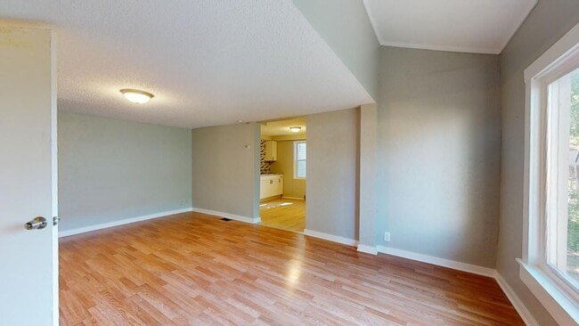 Photo - Clark / Fulton - 3 Bedrooms - 1 Bath - Sin...