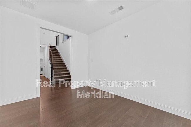 Photo - 14928 Belclaire Ave