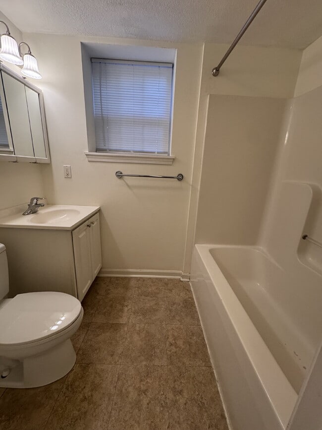 Photo - 1416 Highland Ave Unidad D