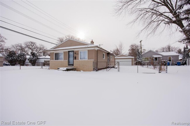 Photo - 14960 Alberta Ave