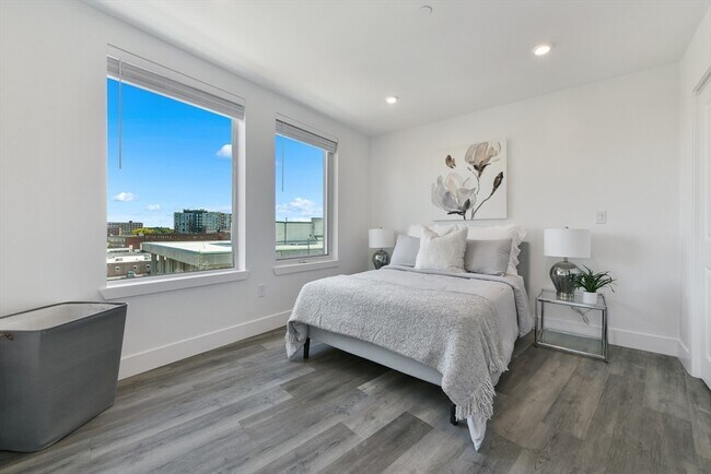 Photo - 585 Essex St Unit 716