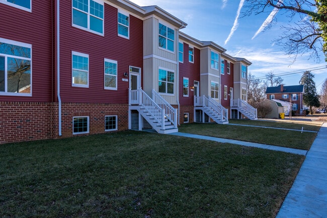 Photo - 21 A St SW Unit A21