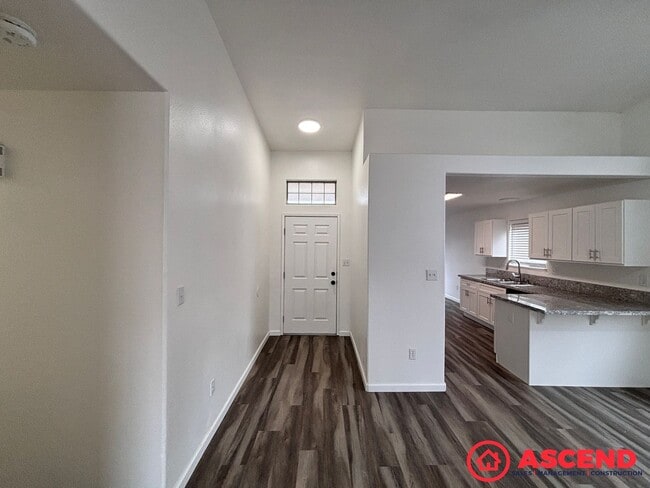 Photo - Beautiful 4 Bedroom Home In Rosedale!