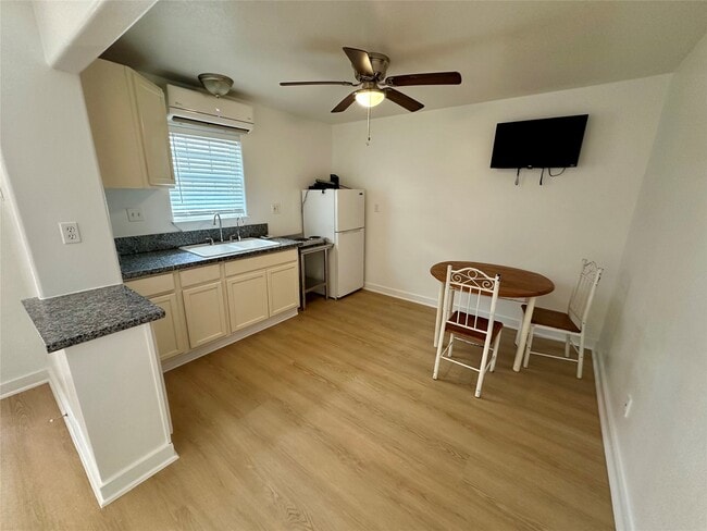 Photo - 305 Miles Rd