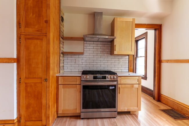Photo - 824 5th St NE Unit 2