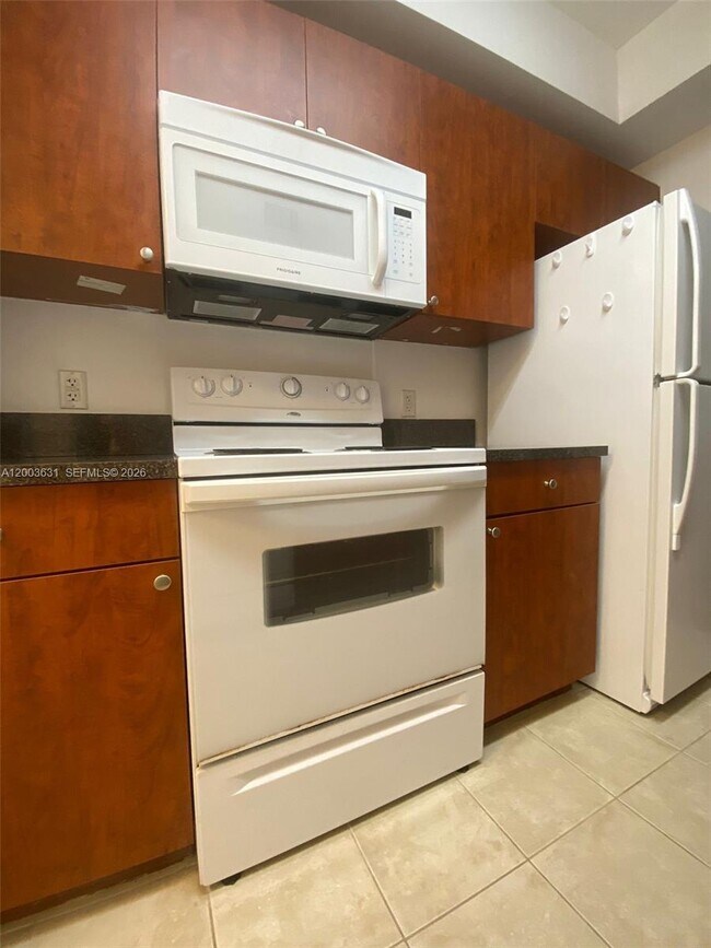 Photo - 115 SW 11th St Unidad 509