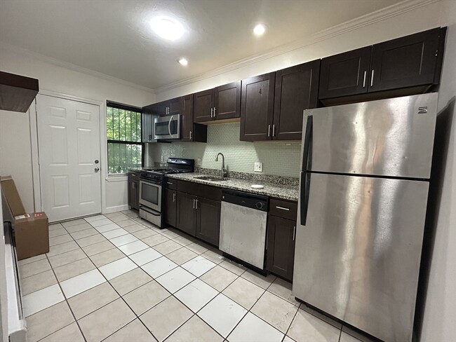 Building Photo - 435 Walnut Ave Unit 4