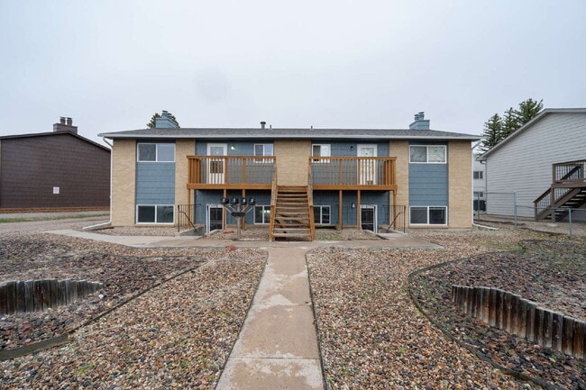 Building Photo - Updated 2 bedroom available now! Unit D Rental