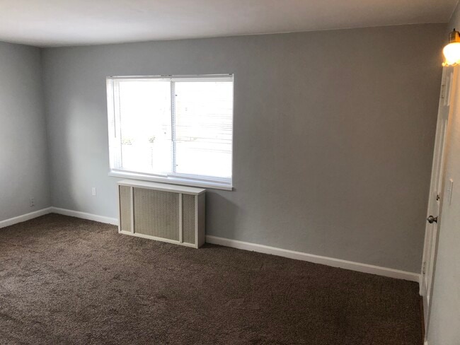 Photo - 530 Hadley Ave Unit 4