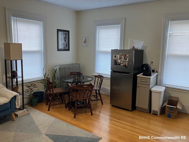 145 Highland Ave Unit 4