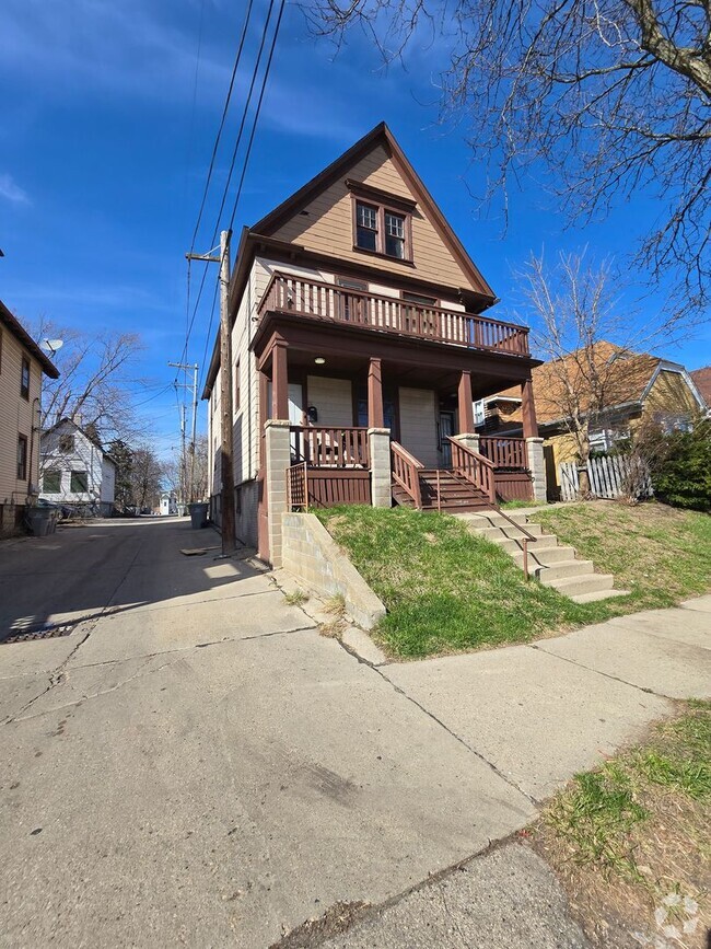 Building Photo - 418 E Chambers St Unit 420 E Chambers St Lower Rental