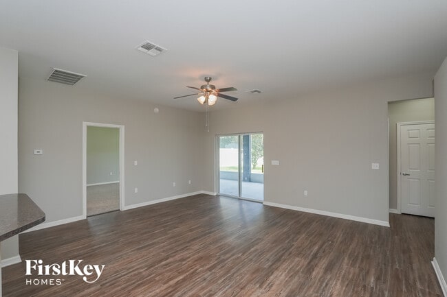 Photo - 1970 Country Manor St